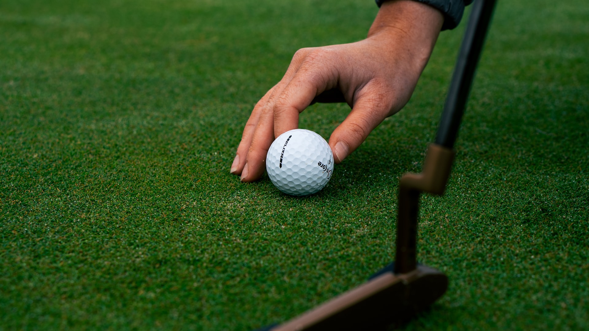 Read more about the article Miten vedonlyönti on vaikuttanut golfin suosioon?